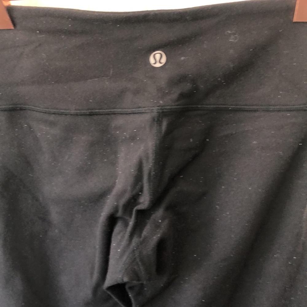 LULULEMON Black Crop Yoga Athletic Athleisure Legging Size 4 reversible - Picture 3 of 9